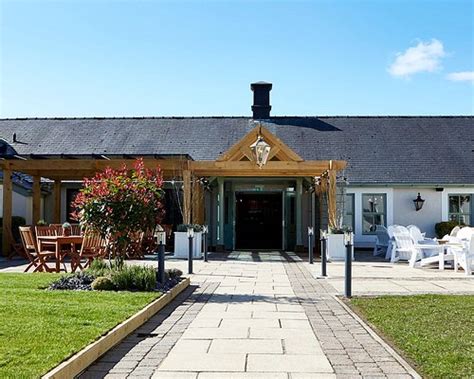 THE BLUEBIRD INN AT SAMLESBURY (Myerscough Smithy) - Lodge Reviews ...