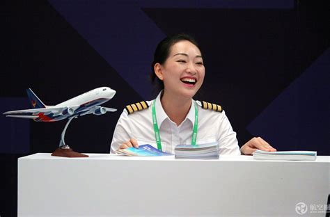 中国机长：四川8633，成都在叫你，机长临危不乱救下了所有人！