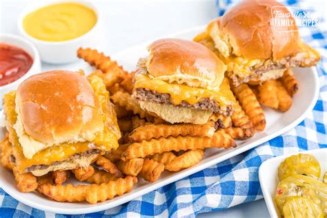 https://www.favfamilyrecipes.com/wp-content/uploads/2023/01/White-Castle-Sliders-side-view.jpeg