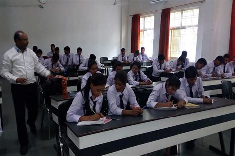 SRM Business School Lucknow Campus: Photos, Virtual Tour