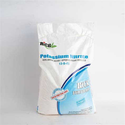 Best Water Soluble Fertilizers for Efficient Plant Nutrition