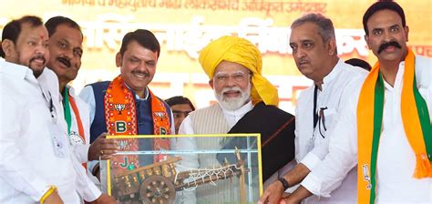 PM Modi electrifies the crowd at spirited rallies in Madha, Dharashiv ...