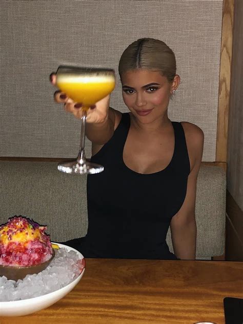 Kylie Jenner Loves Peach-Iced Tea. Try it!