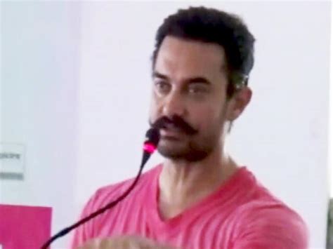 Aamir Khan Visits Drought Affected Area To Help