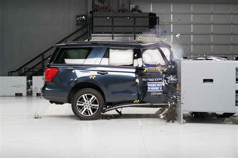 Ford Crash-Test IIHS 的图像结果