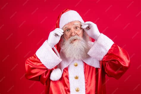 Santa claus looking at the camera. christmas is coming. merry christmas ...