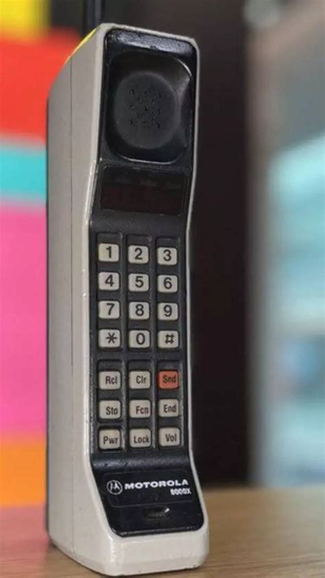 First Generation Cell Phones 的图像结果