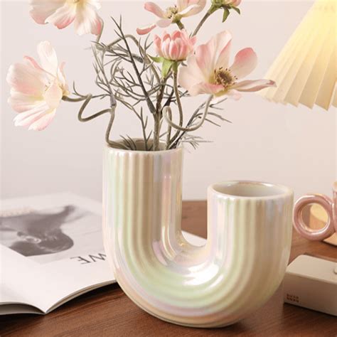 Porcelain U-shaped Vase – Silver Martini