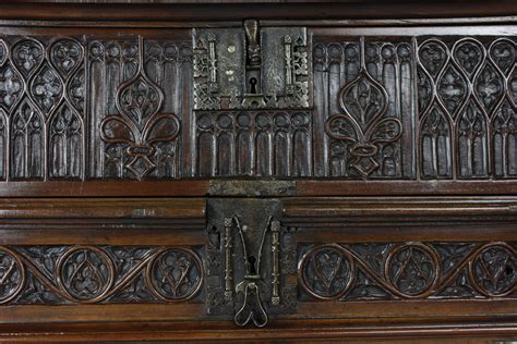 15/16th Century Spanish Walnut Casket, Circa 1500 For Sale at 1stDibs
