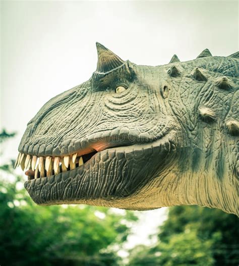 古老绝种恐龙 库存图片. 图片 包括有 牙齿, 硕大, 背包, 猎人, 公园, 危险, 妖怪, 食肉动物 - 55455433