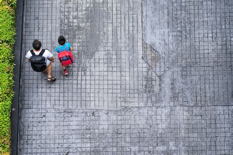 People Walking Top View 的图像结果