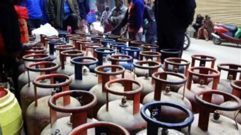 Cooking gas prices for Ujjwala consumers cheapest compared to ...