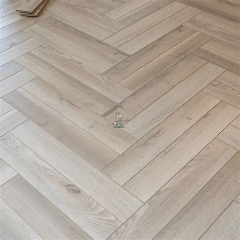 Cambridge 12mm Chestnut Oak AC5 Laminate Flooring