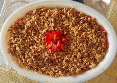Strawberry Banana Crumble Recipe by Foodie Murtuz - Cookpad