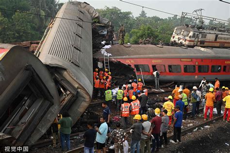 印度列车相撞事故死亡人数275人 初步调查报告公布-搜狐大视野-搜狐新闻