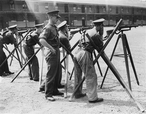 The Lee-Enfield Repeating Rifle Has the World's Second-Longest Service ...