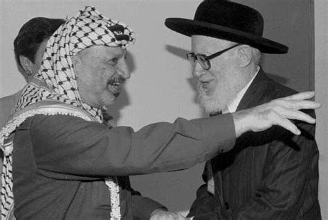 Moshe Hirsch con Yasir Arafat | Necrologicas | EL PAÍS