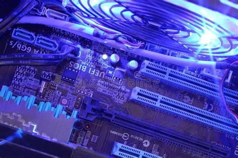 Inside of a Computer Close Up 的图像结果