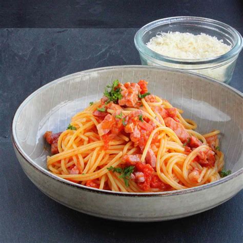 Traditional Spaghetti all'Amatriciana Recipe