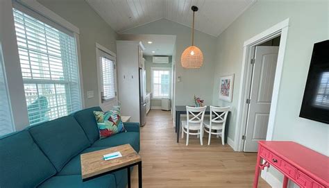 KEY WEST COTTAGES (Chincoteague) - Hotel Reviews, Photos, Rate ...