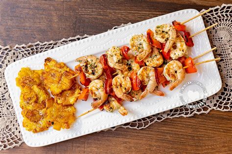 Pinchos De Pollo Con Tostones