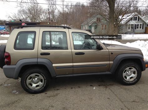 2005 Jeep Liberty Limited Sport Utility 4 - Door 3. 7l