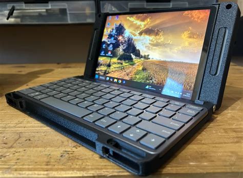 Alienware Handheld Gaming PC 的图像结果