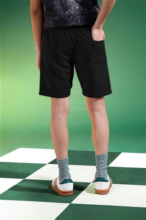 Black Lining Pattern Plain Corduroy Shorts – Veirdo