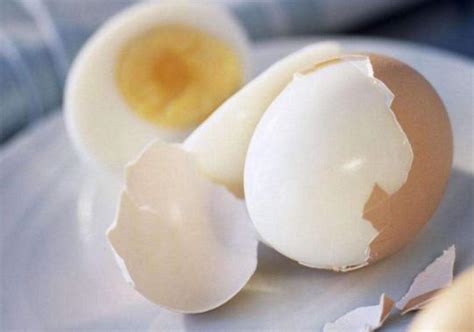 每天吃一个鸡蛋，还是两个鸡蛋？营养师：取决于当天吃了多少肉_蛋白质