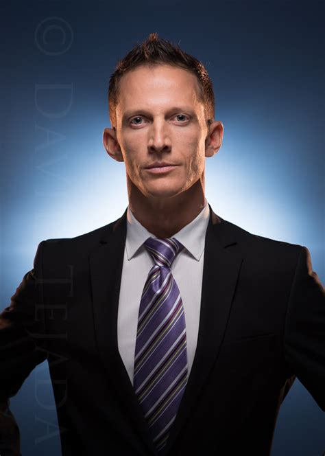 Business Person Potrait 的图像结果