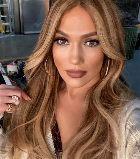 31 Gorgeous Caramel Hair Colors to Show Your Colorist | Who What Wear