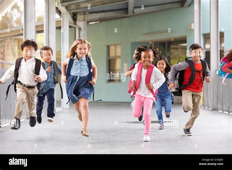 School Kids Running 的图像结果
