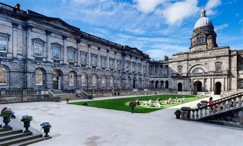 Top 10 Universities in UK in 2025