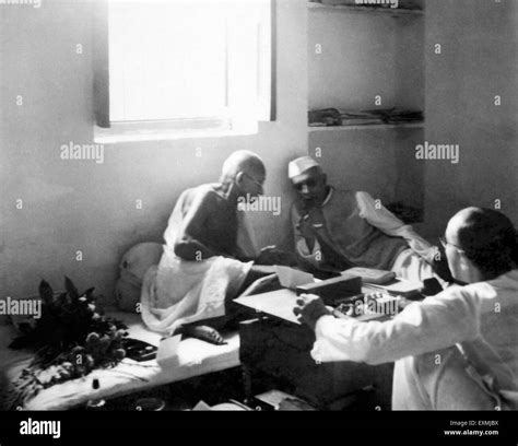 Jawaharlal nehru with mahatma gandhi hi-res stock photography and ...