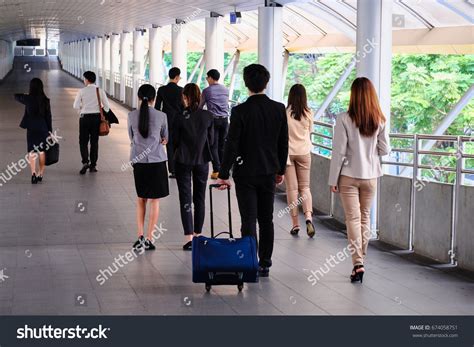 People Walking Back View Business 的图像结果