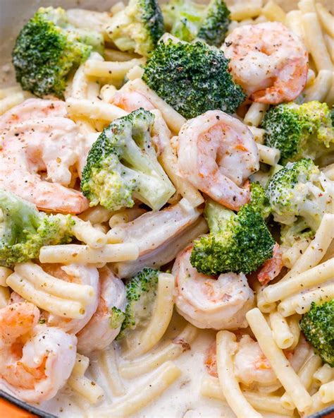 Broccoli Shrimp Alfredo Pasta - Blondelish.com