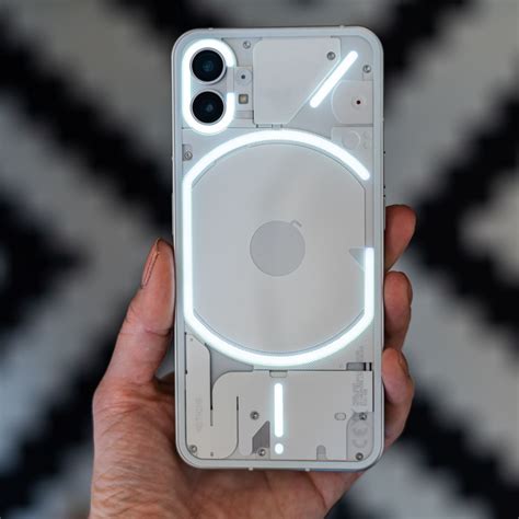 Nothing Phone (2) Vs Samsung Galaxy S21 FE Specs Comparison - Cashify