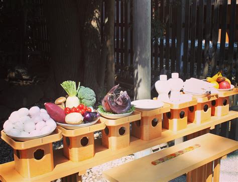 伊勢山皇大神宮【公式】 | 『大神神社磐座例祭 神饌』 神さまにお供えするお食事を、「神饌（しんせん）」といいます。 祭祀場に降臨された神さま ...
