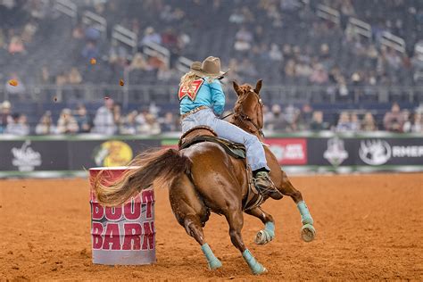 premier women's rodeo for the lover of rodez Background