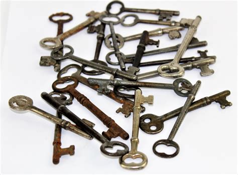 Antique Skeleton Keys / 22 Antique Keys / Rustic Skeleton Keys