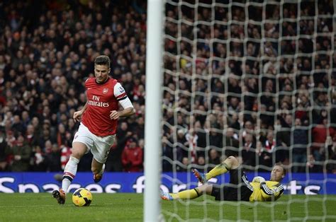 EPL Results: Giroud Double Takes Arsenal Past Southampton - IBTimes India