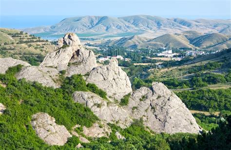 Summer misty mountain view | Premium Photo