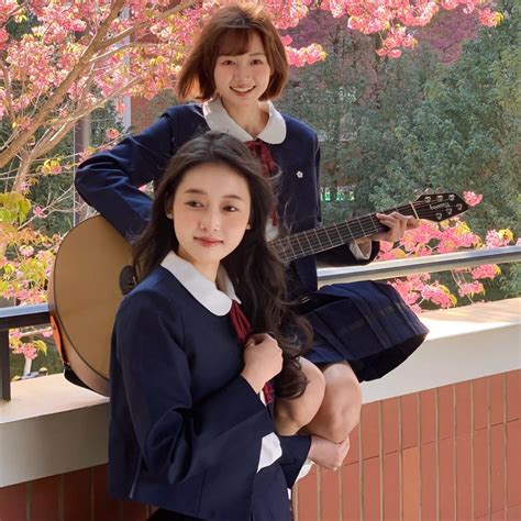 wuh luh wuh???⋆𐙚₊˚ in 2025 | Poses, Body reference poses, Best friends ...