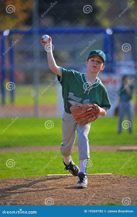 Baseball Pitcher Pitching 的图像结果
