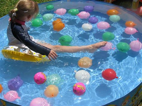 https://www.learning4kids.net/wp-content/uploads/2012/11/Water-Balloon-Pool-2.jpg