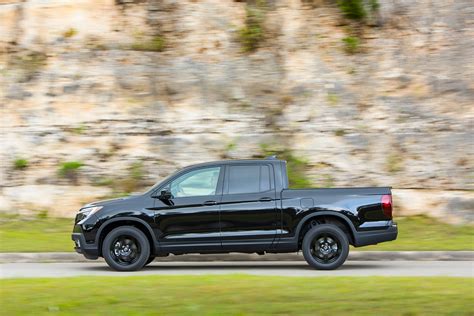 2017 Honda Ridgeline vs. 2017 Chevrolet Colorado: Compare Trucks