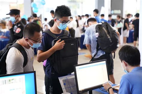 萌新报到！深圳技术大学迎来2020级新生_深圳新闻网