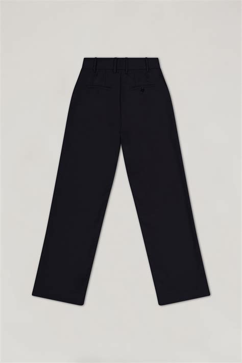 THE STRAIGHT LEG TROUSER