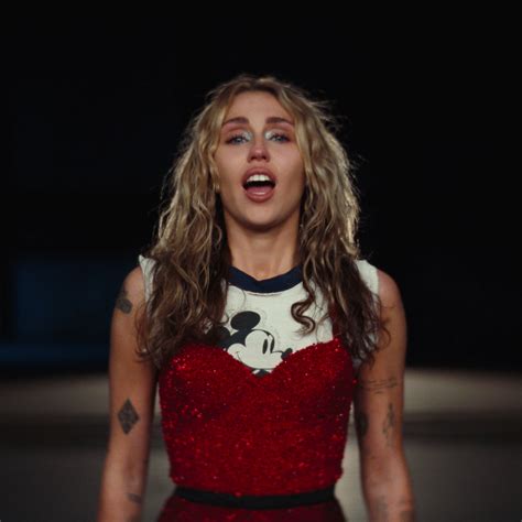 Miley Cyrus nominirana šest puta za nagrade Grammy. Prvi put izvodi pjesmu na TV