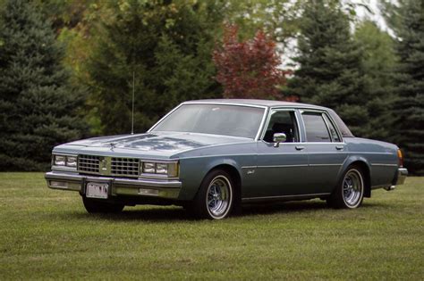 1985 Oldsmobile Delta 88 Royale Brougham Sedan for sale in Fort Lauderdale, Florida, United States